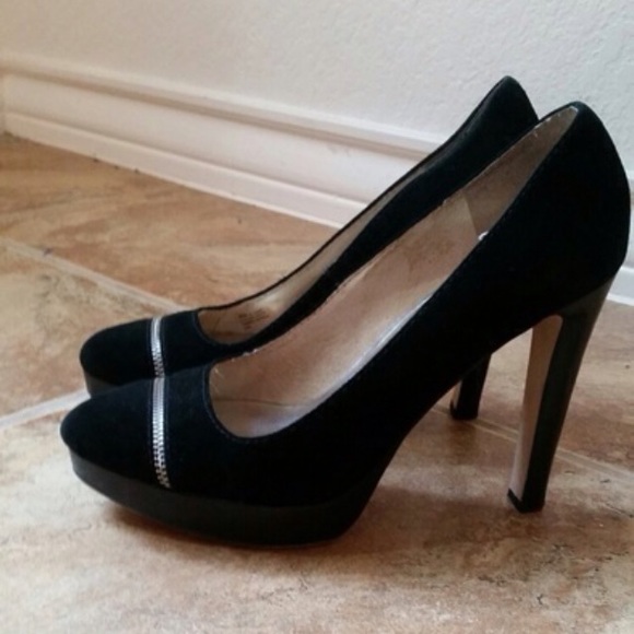 Michael Kors black pumps