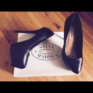 Excellent condition. Size 8.
