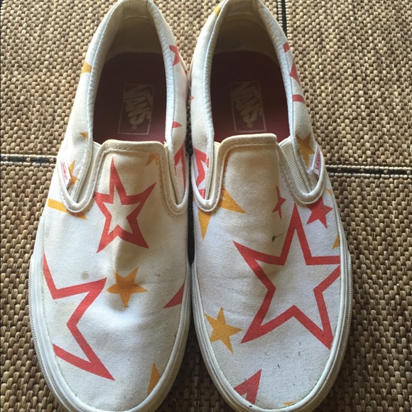 Vans/ Stars/ Women: 7.5 Men's: 6