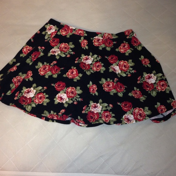 Forever 21 Black and Red Floral Skirt