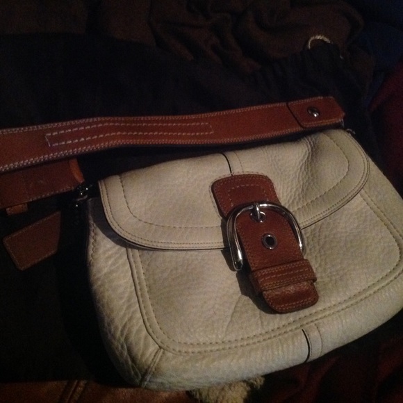 White coach bag, adorable for all occasions!