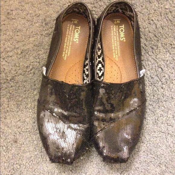 Black sequined Toms