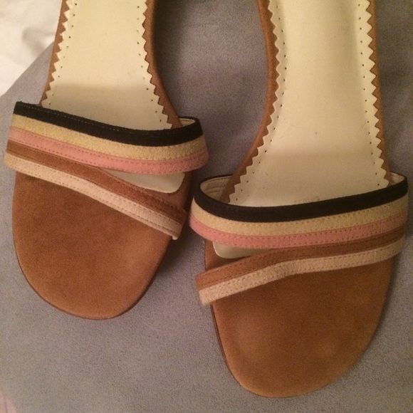 🚫SOLD🚫 Ralph Lauren SUEDE Kitten Heels 8 💐 - Picture 3 of 4