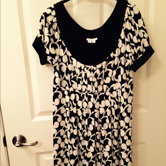 🎉SALE🎉 Black and white flowy dress