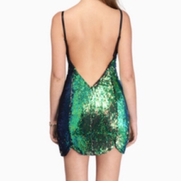 Tobi Sequin dres