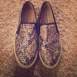 Steve Madden Eros Studded Sneaker sz 8