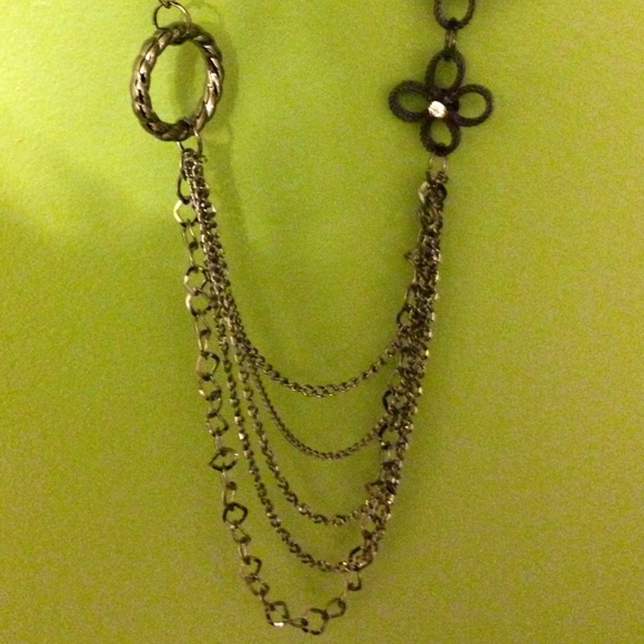 Long metallic silver/black flower n chain necklace