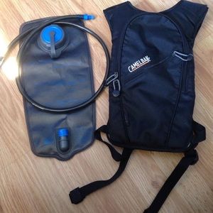black 1.5 liter camelbak
