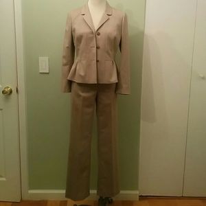 Ann Taylor suit pants size 0, jacket size 4