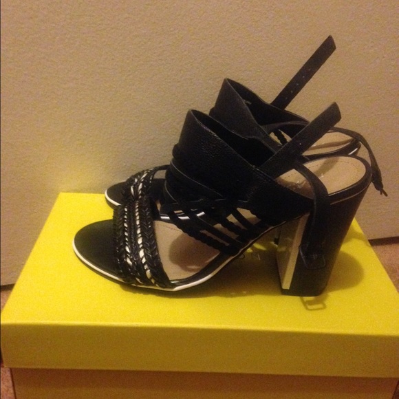 Kenneth Cole Reaction pumps - Picture 2 of 3