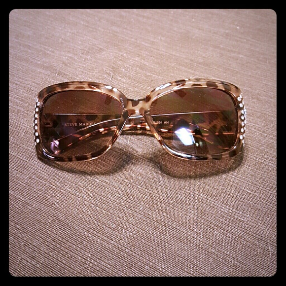 Leopard print glass with rhinestones detail