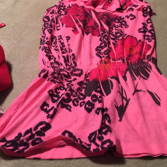 Beautiful flowery asymmetrical top - Picture 4 of 4