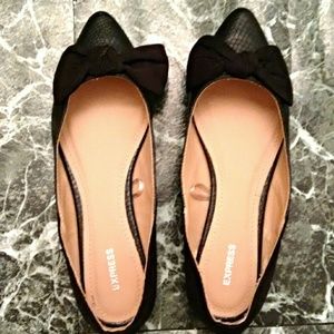 Express Snakeskin Toe pointed Flats