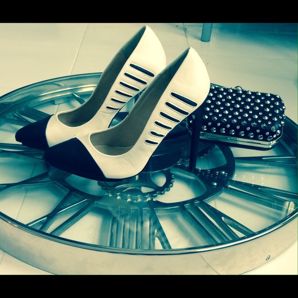 Pumps - Picture 2 of 3