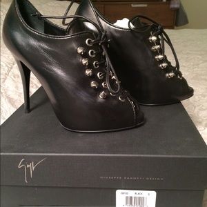 Giuseppe Zanotti Spiked Peeptoe pumps