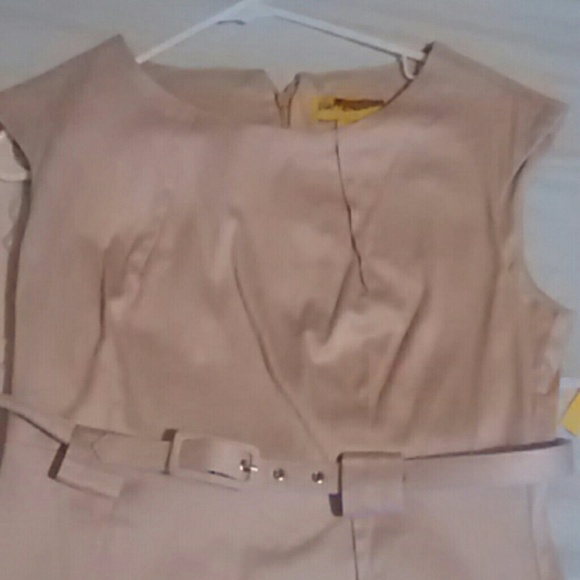 Dress - Picture 3 of 3