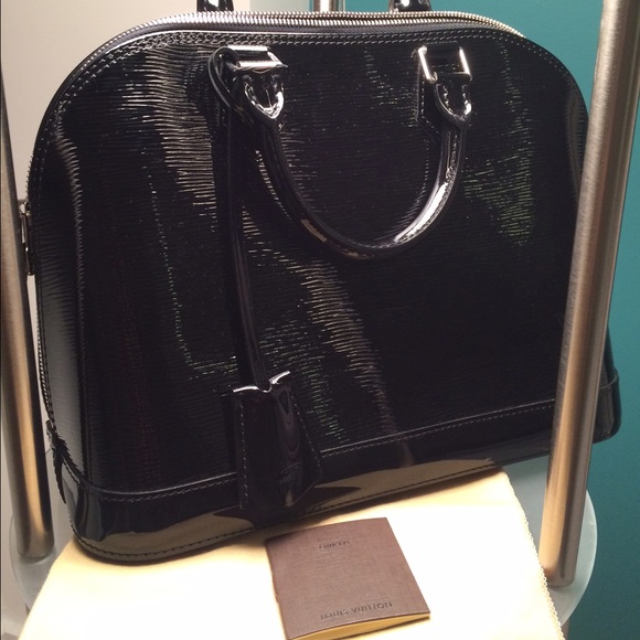 ✖️✖️✖️ SOLD Louis Vuitton Alma PM in Patent Epi - Picture 3 of 4