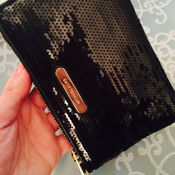 ✨Authentic Michael Kors Sequin Black Wrislet✨