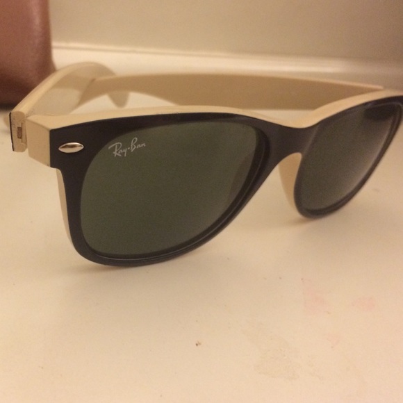 Ray- Ban Wayfarer Two Toned Sunglasses