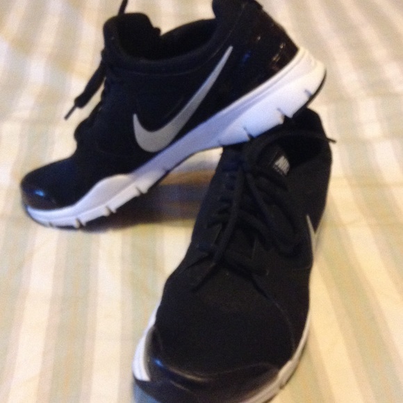 Women's Nike Roshe   BRAND NEW