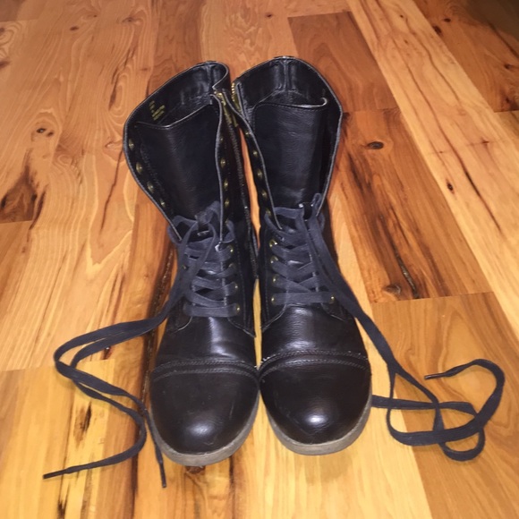 Combat boots