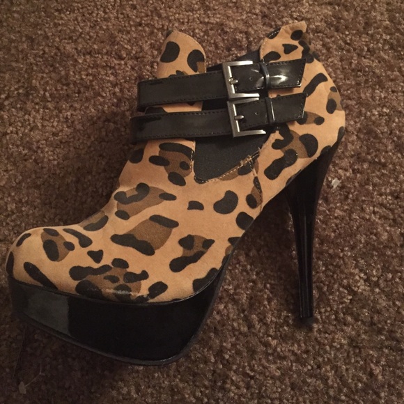 Size 10 cheetah print heels
