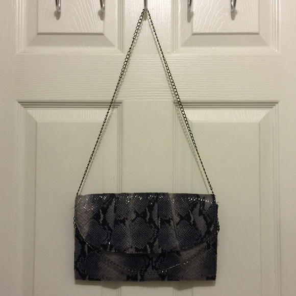 Purple Python print clutch - Picture 2 of 4