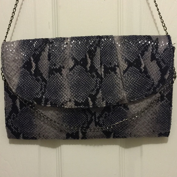 Purple Python print clutch - Picture 3 of 4