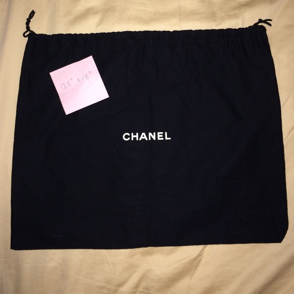 CHANEL Medium Pouch
