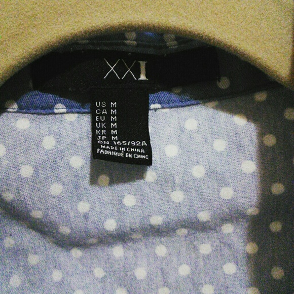 ❌sold❌Chambray polka dot shirt - Picture 2 of 3