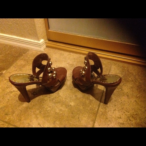 Size 6 - Picture 2 of 4