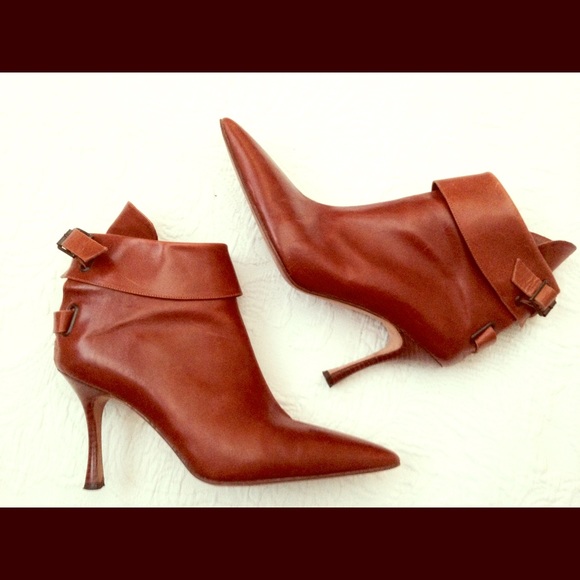 Manolo Blahnik Shoes - Authentic Manolo Blahnik cognac booties