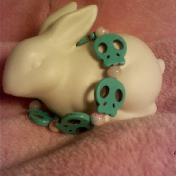 Handmade turquoise skull bracelet - Picture 1 of 3