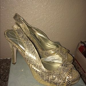 Gold snake skin shoe