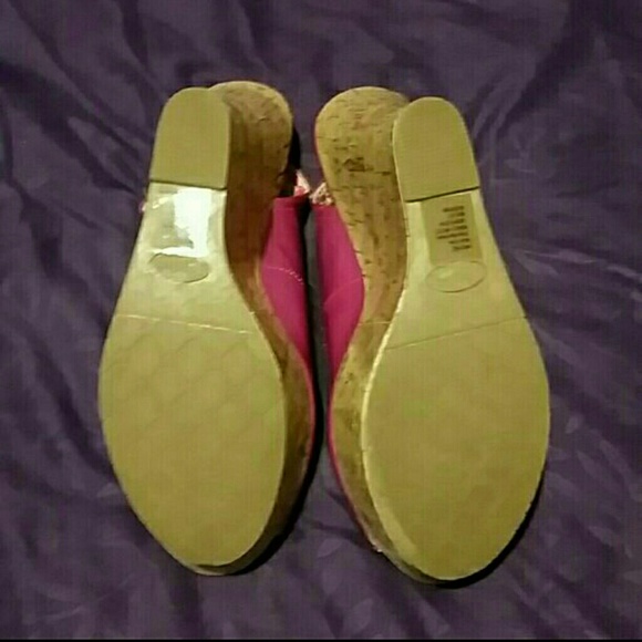 Fuchsia Wedges - Picture 2 of 3