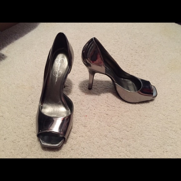 Jessica Simpson metallic heels. Worn 1-2 times. - Picture 1 of 3