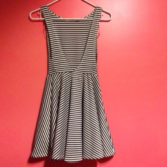 LF striped lowback dress - Picture 3 of 4