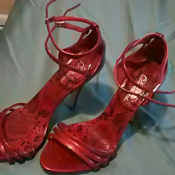 Shoes - Picture 2 of 4
