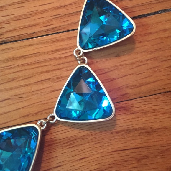 Beautiful & NEW blue crystal necklace - Picture 2 of 4