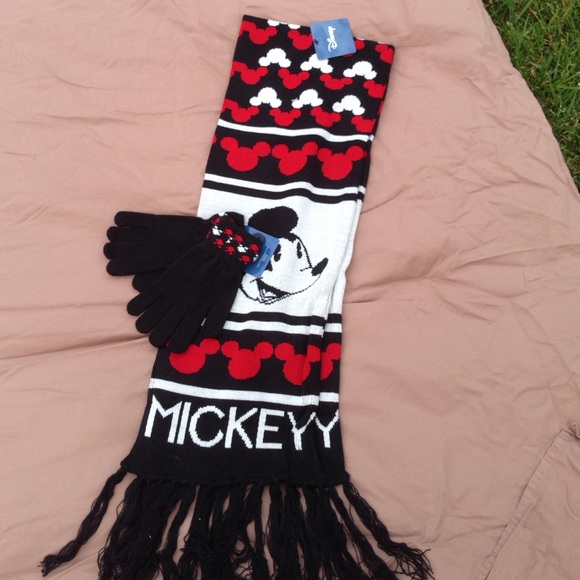 Accessories - Mickey scarf and gloves brand new