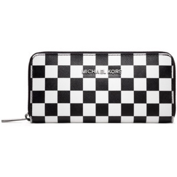 💯 % Authentic Michael Kors wallet