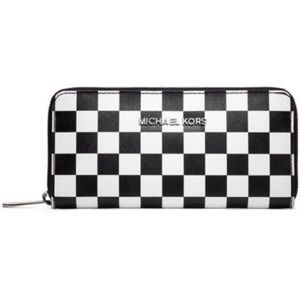 💯 % Authentic Michael Kors wallet