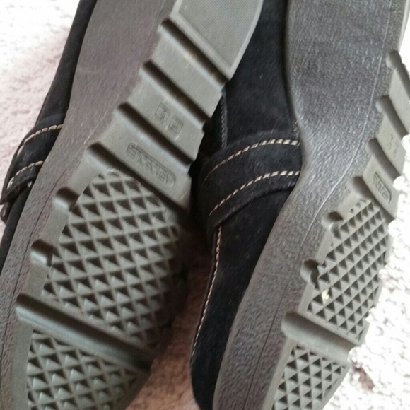 Shoes - Picture 2 of 4