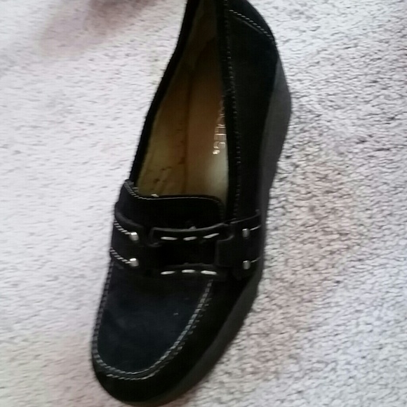 Shoes - Picture 4 of 4