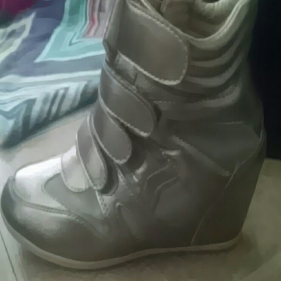 Wedge sneakers. Gold
