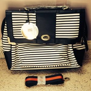 NEVER USED Nila Anthony Messenger Bag