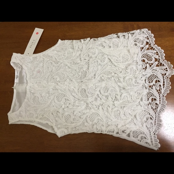 Face 2 face high low white top