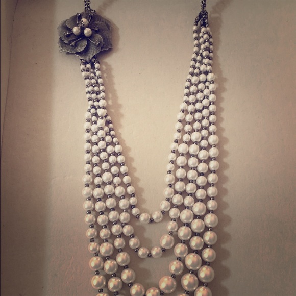 New York & Company fashion necklace