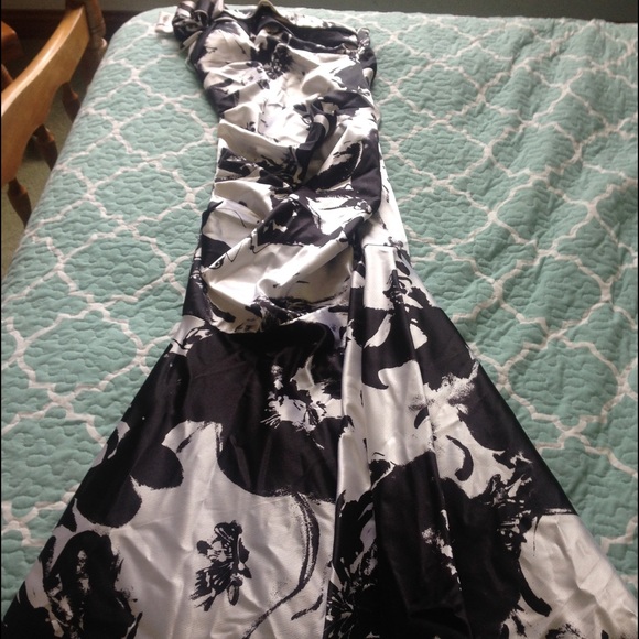 Evening gown/ prom dress - Picture 3 of 3