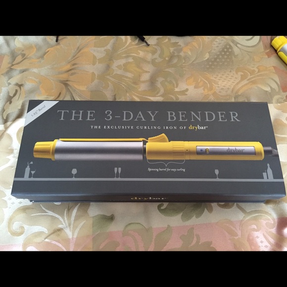 Drybar 1.25 barrel curling iron